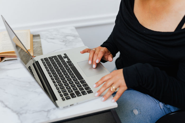 How I Started Making Money Online as a Busy Mom (And How You Can Too)